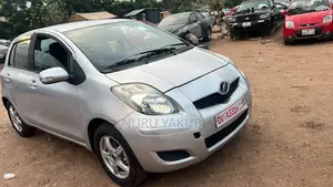 Toyota Vitz 1.0 FWD 3dr 2010 Silver