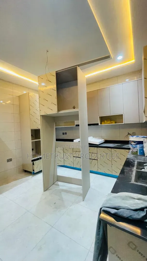 4bdrm Duplex in Kwabenya Acp for sale