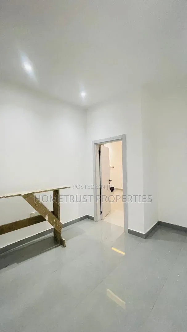 4bdrm Duplex in Kwabenya Acp for sale