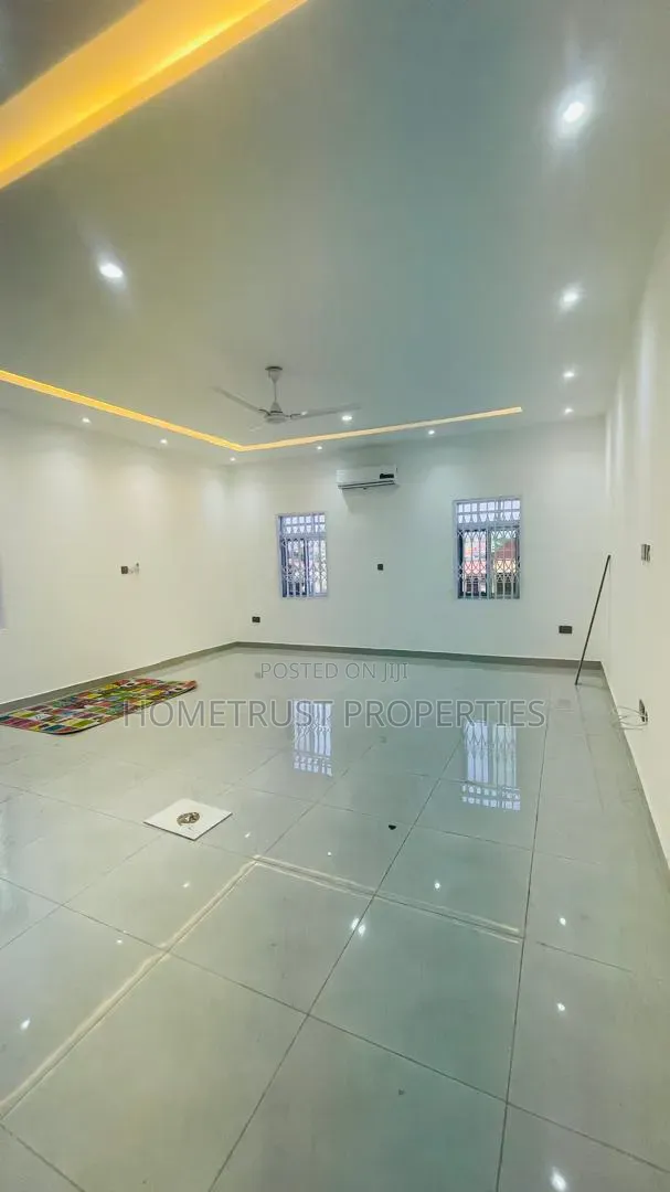 4bdrm Duplex in Kwabenya Acp for sale