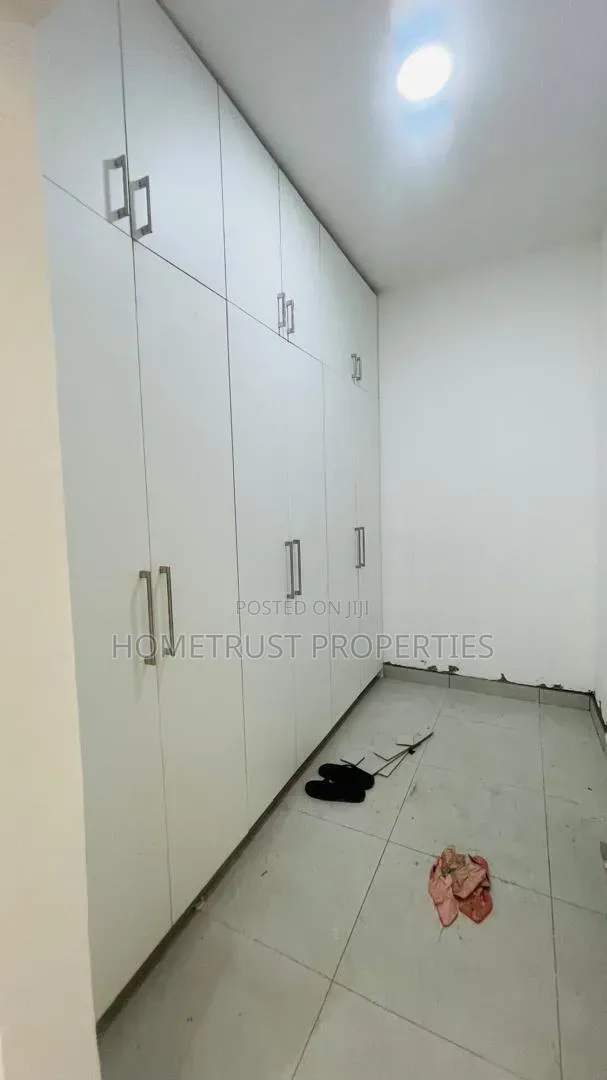 4bdrm Duplex in Kwabenya Acp for sale