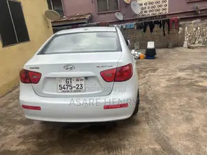 Hyundai Elantra 2010 White