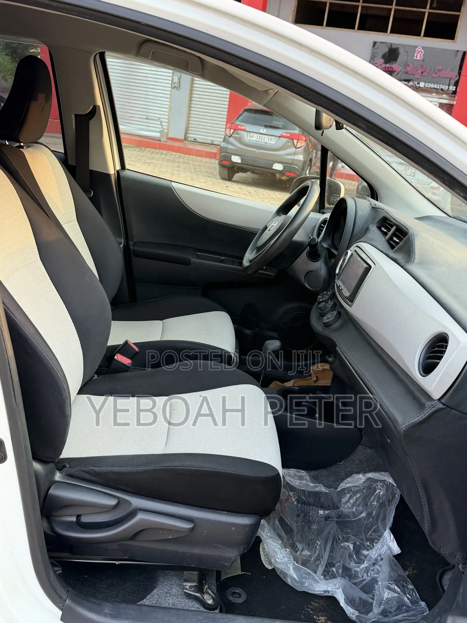 Toyota Vitz 2013 White