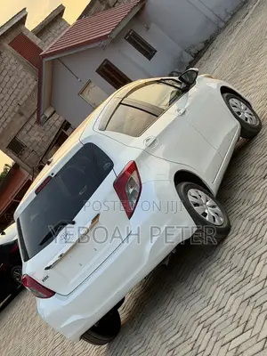 Toyota Vitz 2013 White
