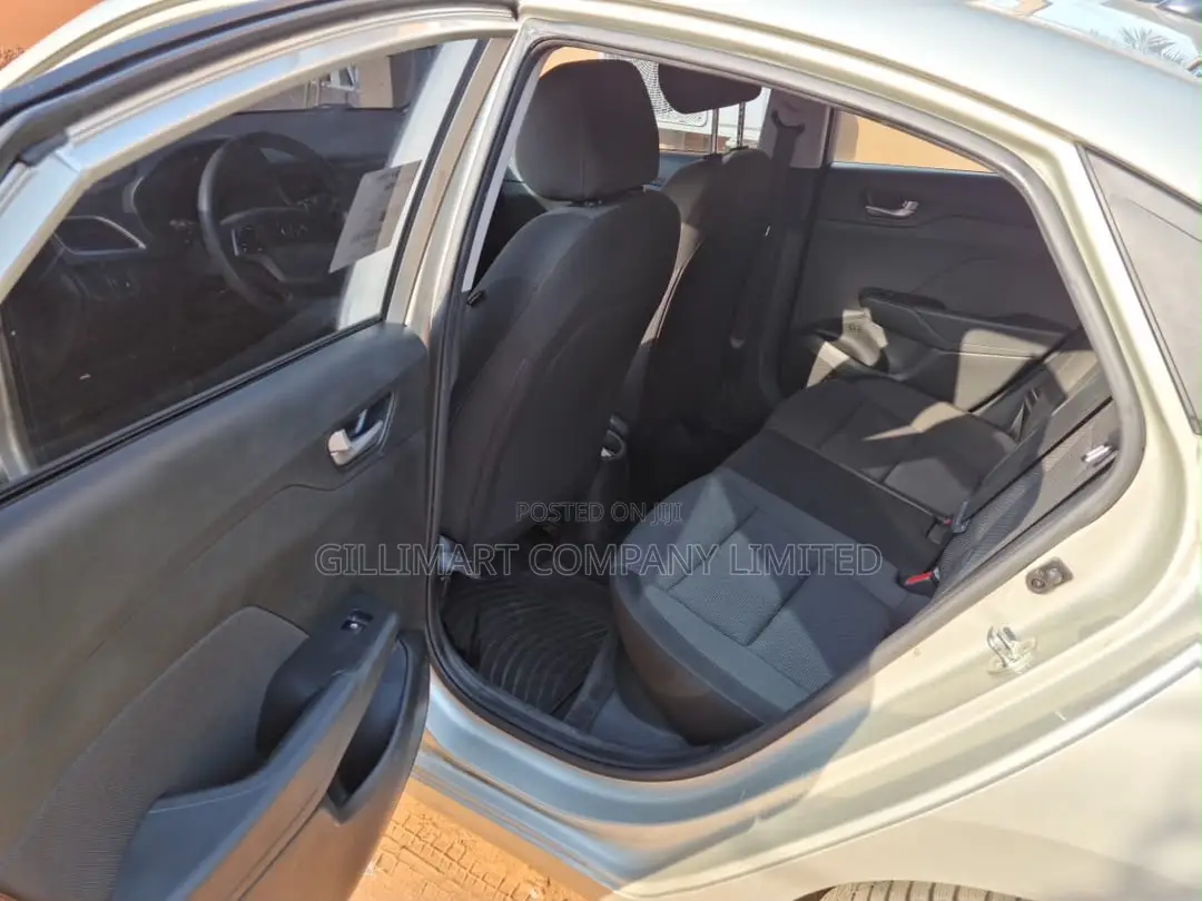 Hyundai Accent 2018 Silver