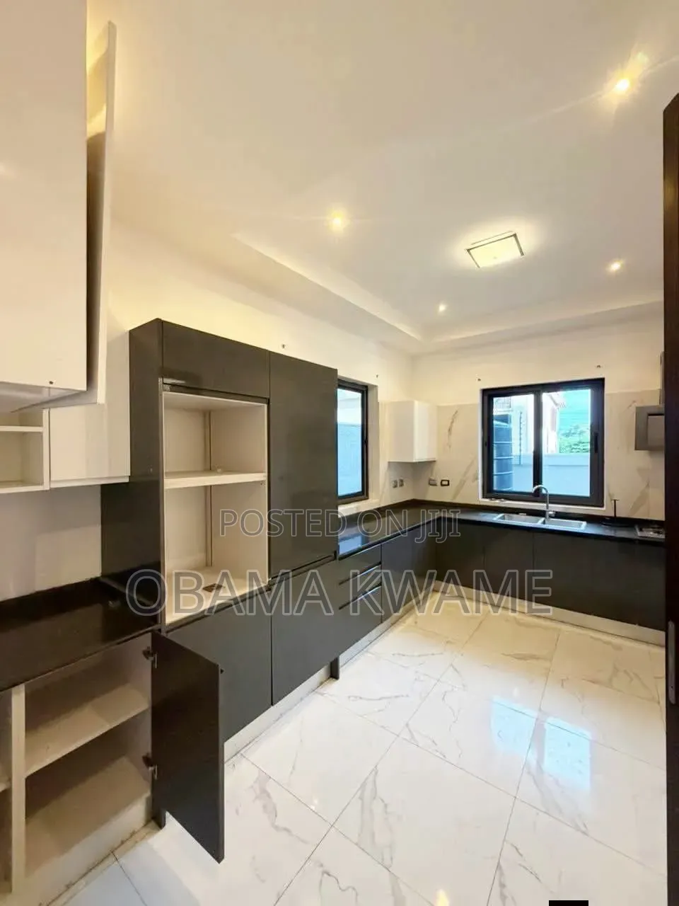 5bdrm House in Laryea Homes, A&C Mall Area for sale