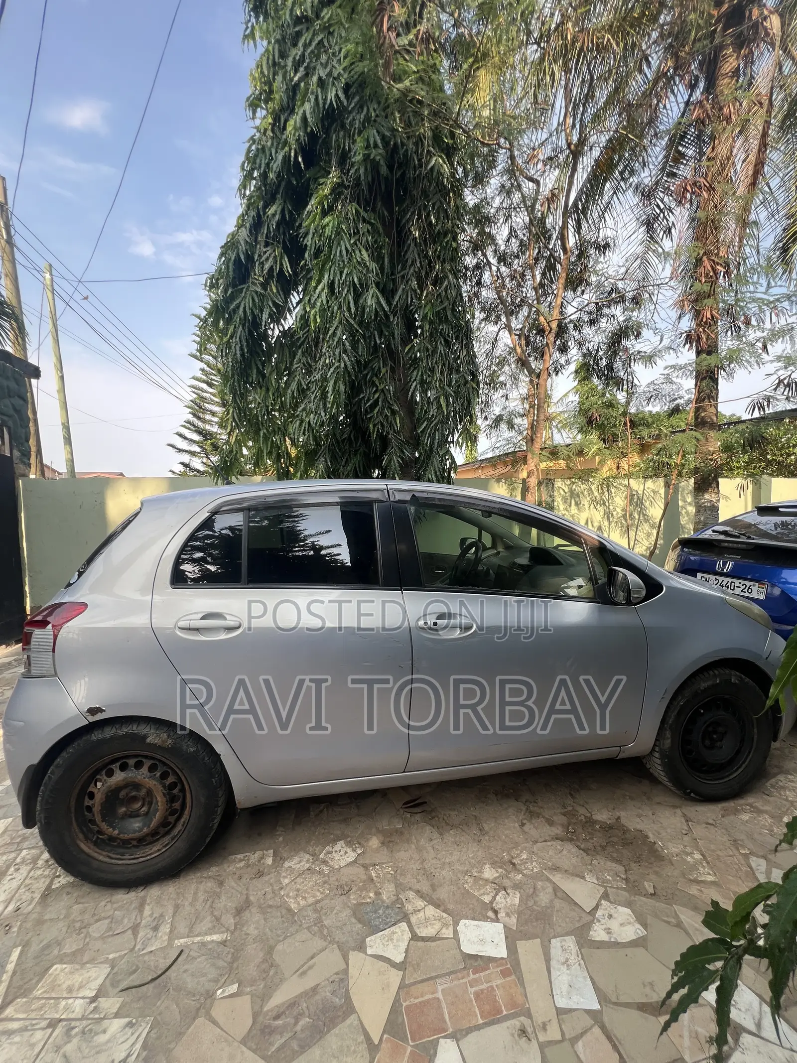 Toyota Vitz 2010 Silver