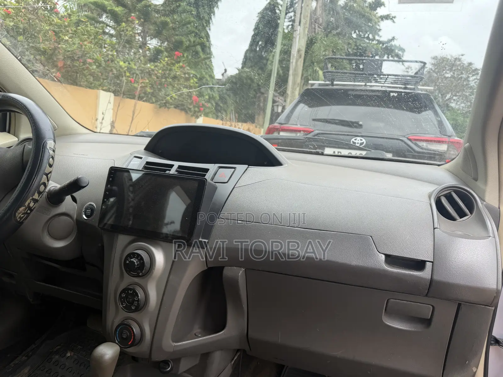 Toyota Vitz 2010 Silver
