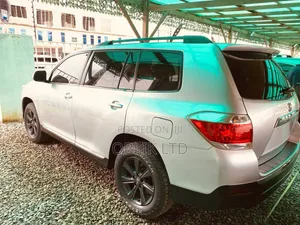 Toyota Highlander Limited 3.5l 4WD 2013 Silver