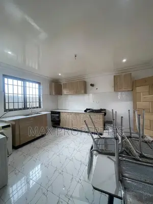 8bdrm Mansion in Weija for sale
