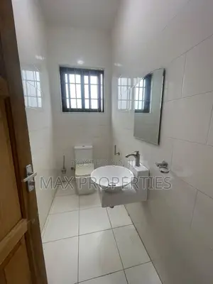 8bdrm Mansion in Weija for sale