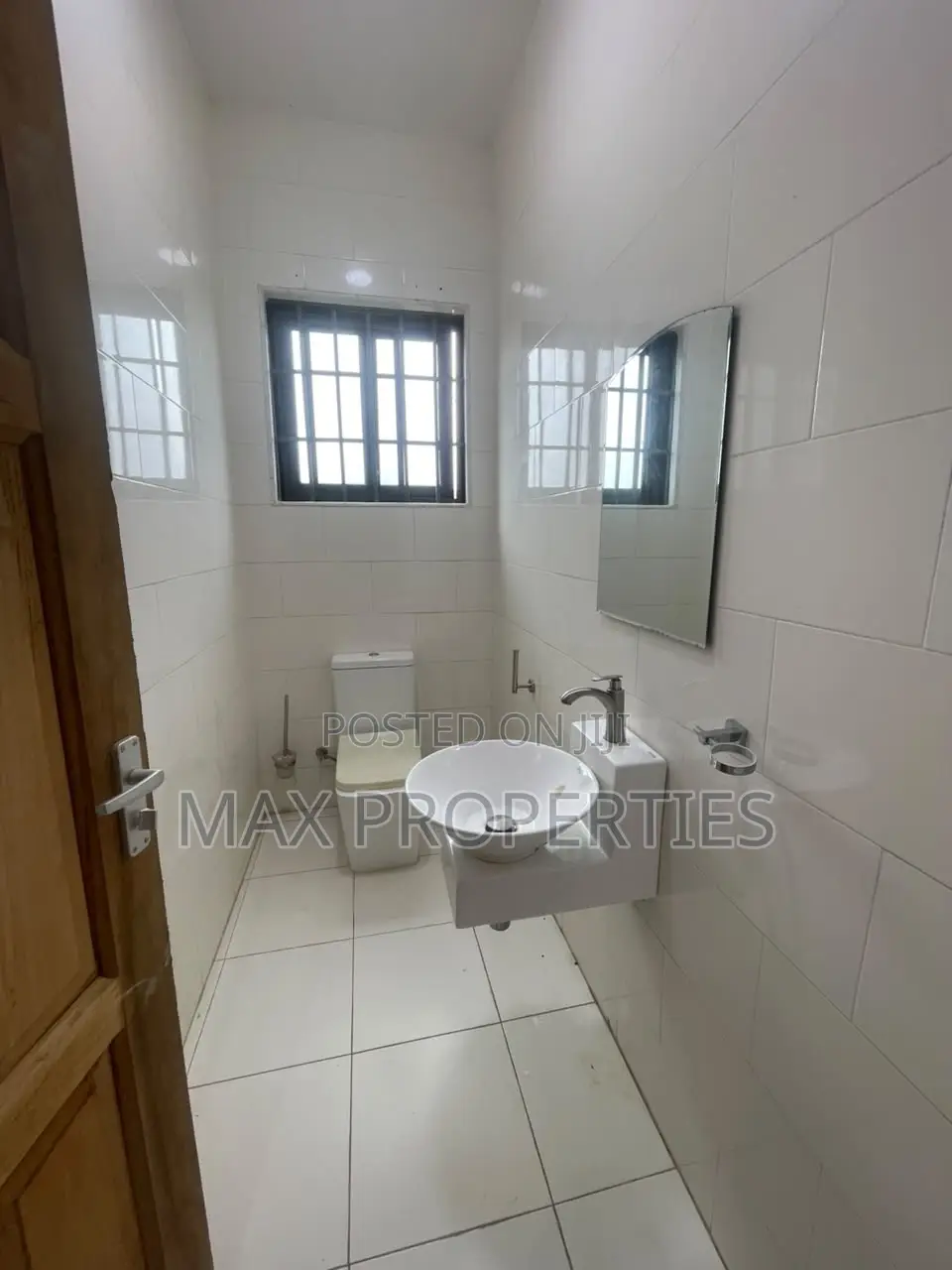 8bdrm Mansion in Weija for sale
