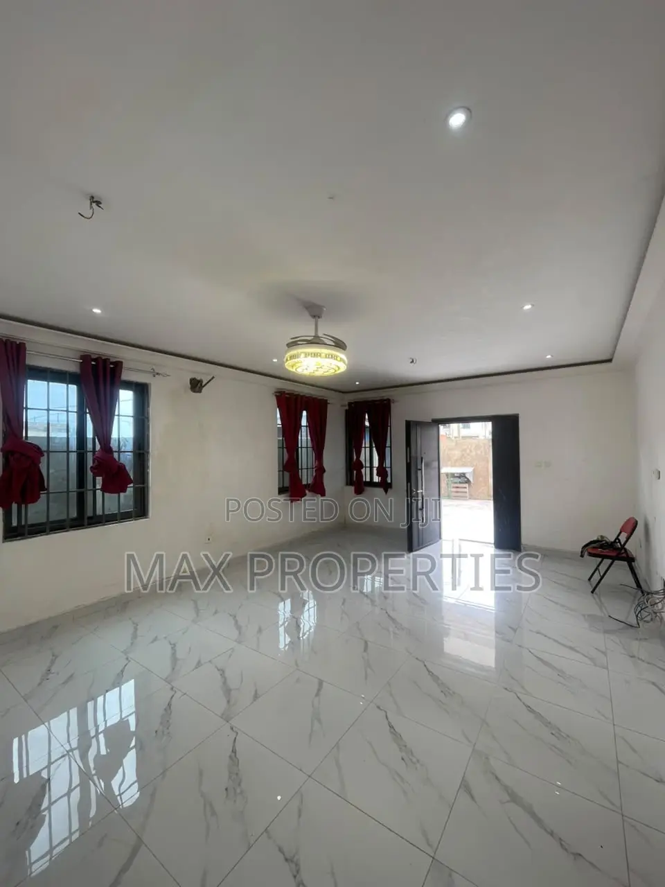 8bdrm Mansion in Weija for sale