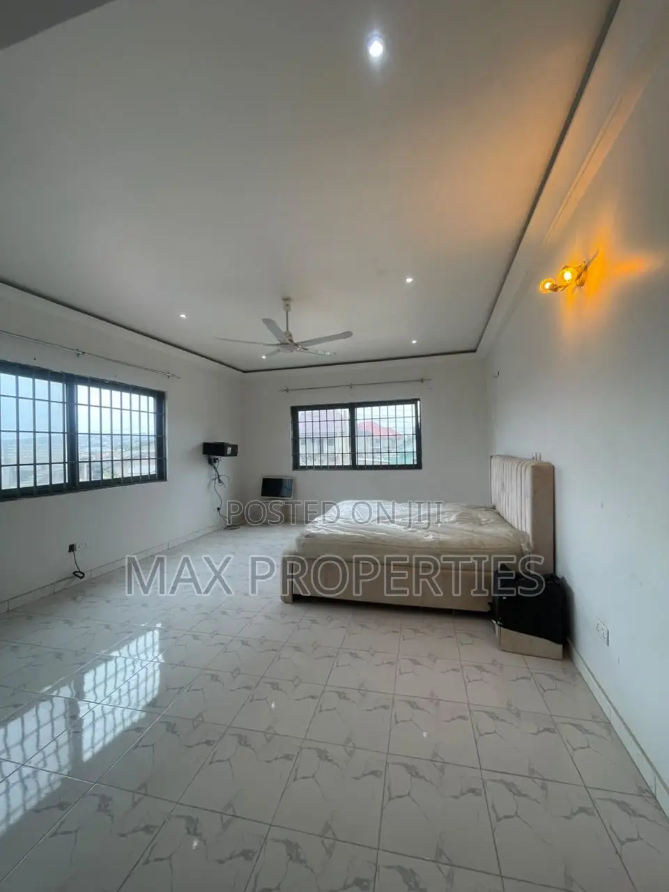 8bdrm Mansion in Weija for sale