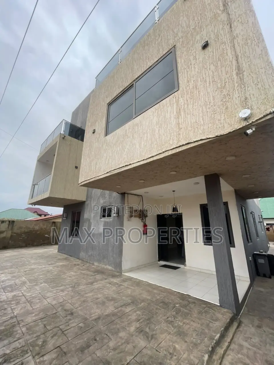 8bdrm Mansion in Weija for sale