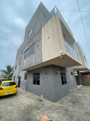 8bdrm Mansion in Weija for sale