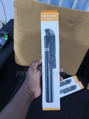 R1s-L Selfie Stick Tripod Stand for Pictures and Videos