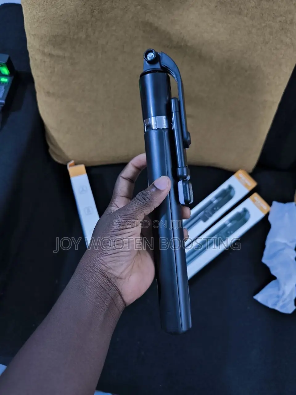 R1s-L Selfie Stick Tripod Stand for Pictures and Videos
