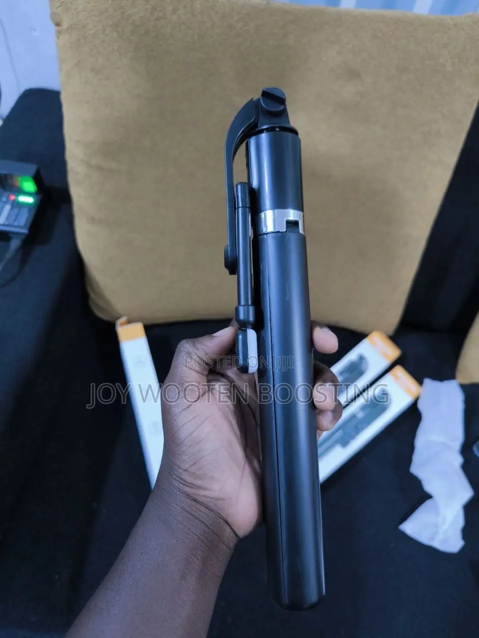 R1s-L Selfie Stick Tripod Stand for Pictures and Videos
