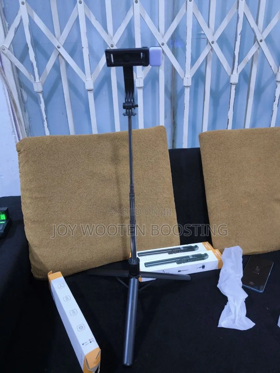 R1s-L Selfie Stick Tripod Stand for Pictures and Videos