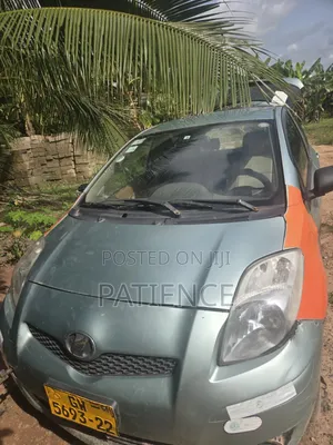 Toyota Vitz 2012 Green