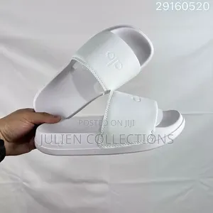 Alo Slide Black and White