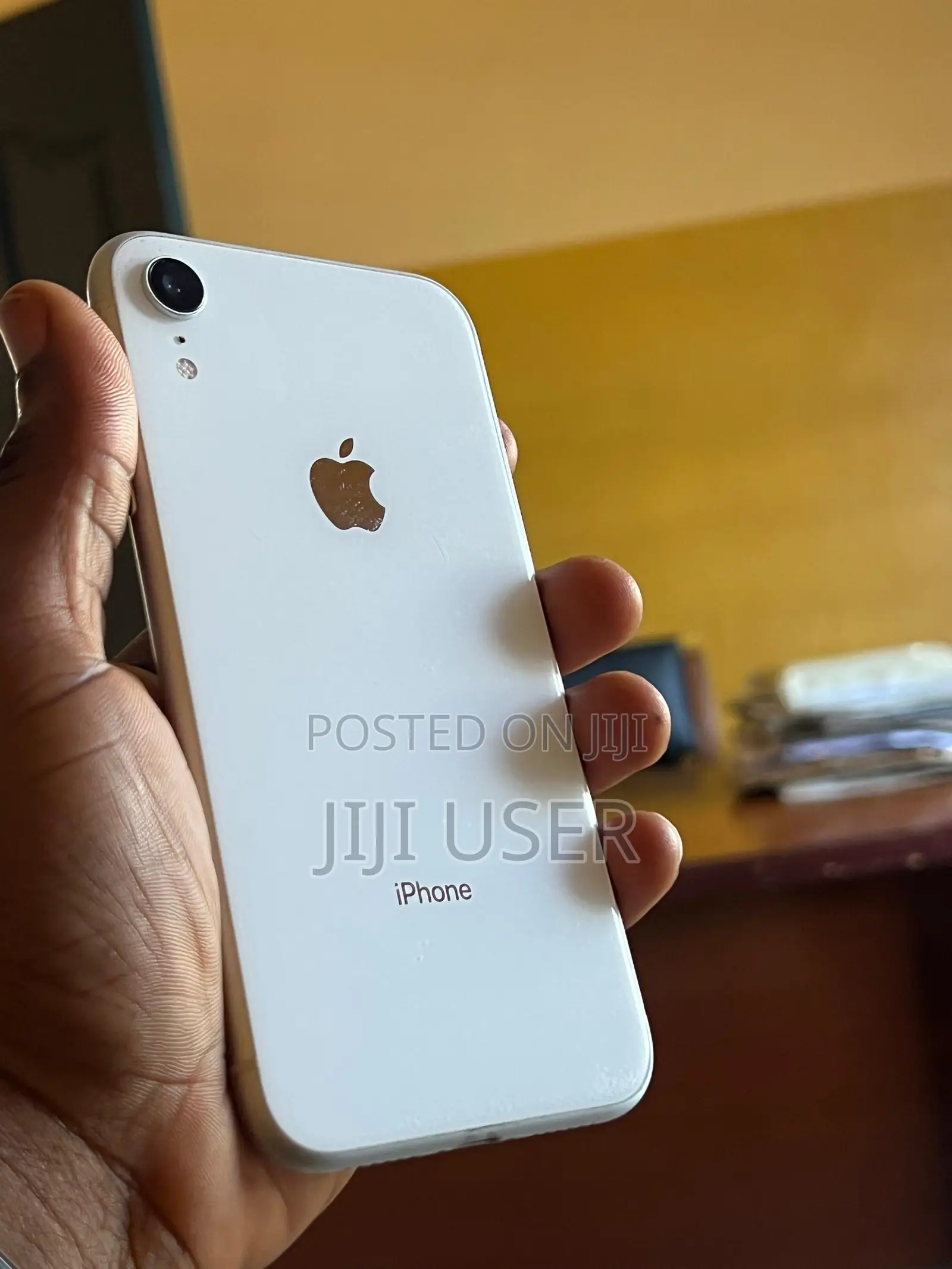 Apple iPhone XR 64 GB White