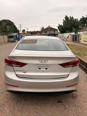 Hyundai Elantra SE Sedan FWD (2.0L 4cyl 6M) 2017 Silver