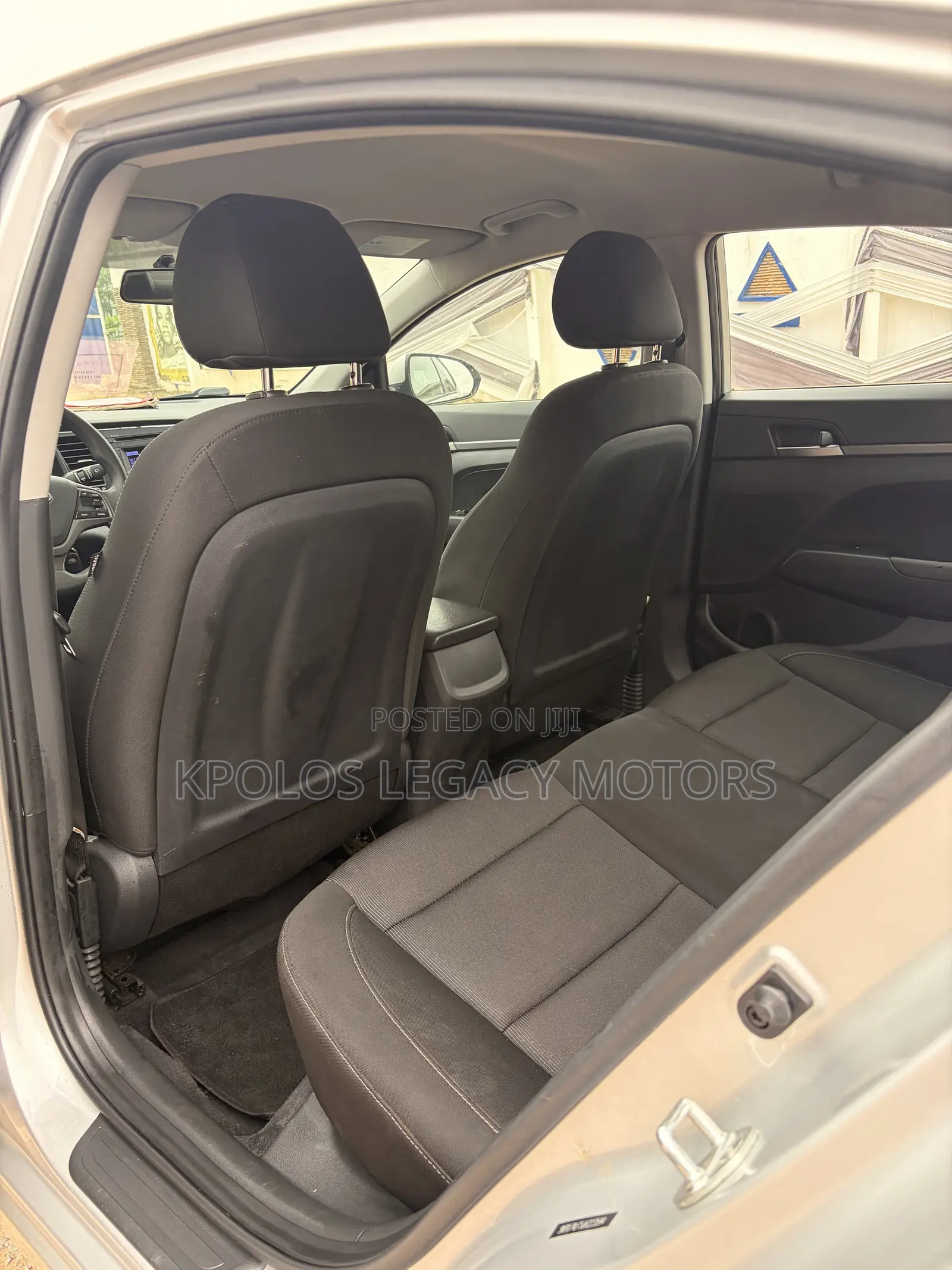 Hyundai Elantra SE Sedan FWD (2.0L 4cyl 6M) 2017 Silver