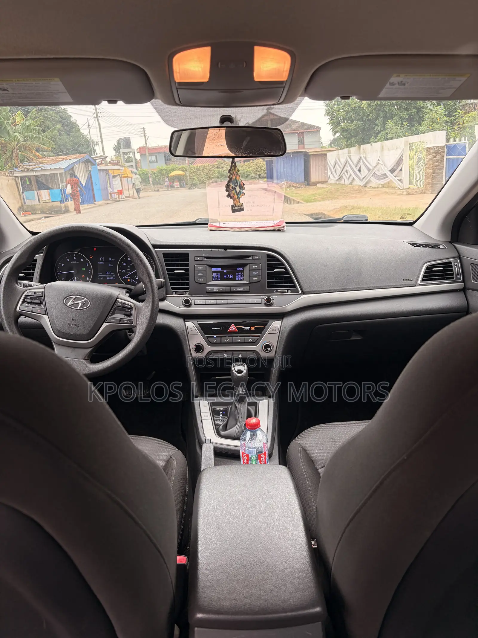 Hyundai Elantra SE Sedan FWD (2.0L 4cyl 6M) 2017 Silver