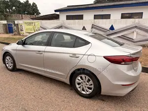 Hyundai Elantra SE Sedan FWD (2.0L 4cyl 6M) 2017 Silver