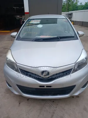 Toyota Vitz 1.0 FWD 3dr 2012 Silver