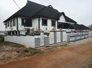 10bdrm Mansion in Brother K Estate, Kumasi Metropolitan for rent