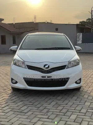 Toyota Vitz 2013 White