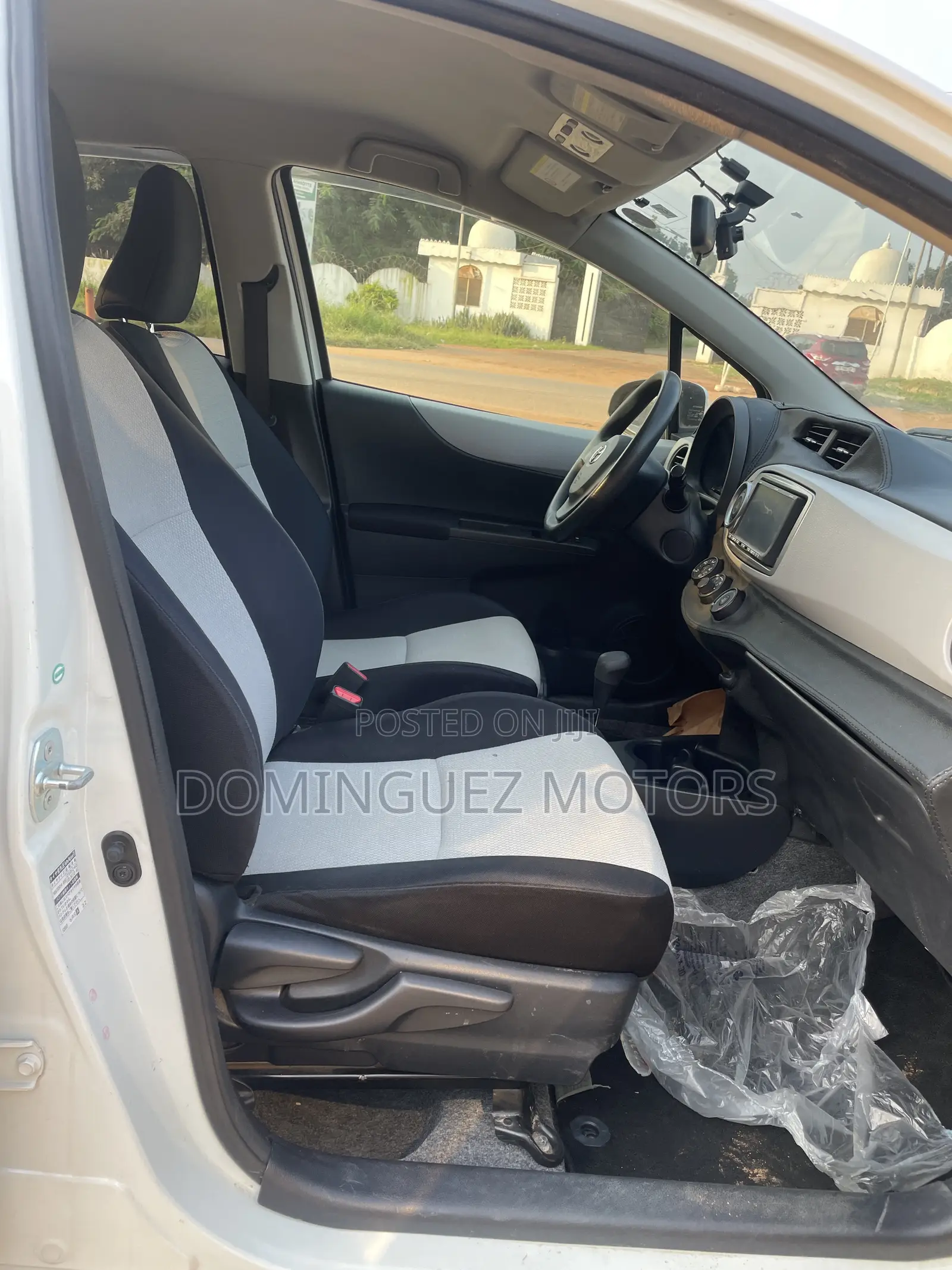 Toyota Vitz 2013 White