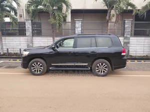 Toyota Land Cruiser 4.5 V8 VXR 2017 Black