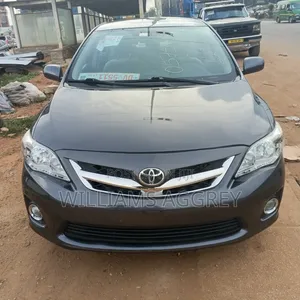 Toyota Corolla LE 4dr Sedan (1.8L 4cyl 4A) 2013 Gray