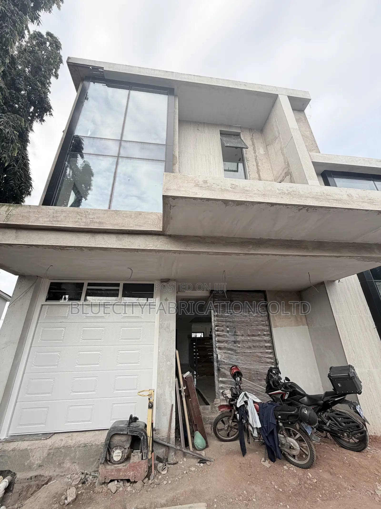 Smart Extended Fanlight Garage Door