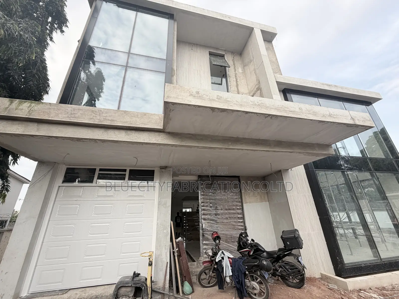 Smart Extended Fanlight Garage Door