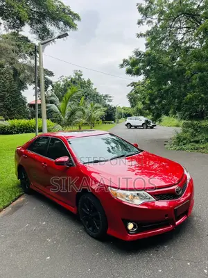 Toyota Camry XLE 4dr Sedan w/Prod. End 11/13 (2.5L 4cyl 6A) 2014 Red