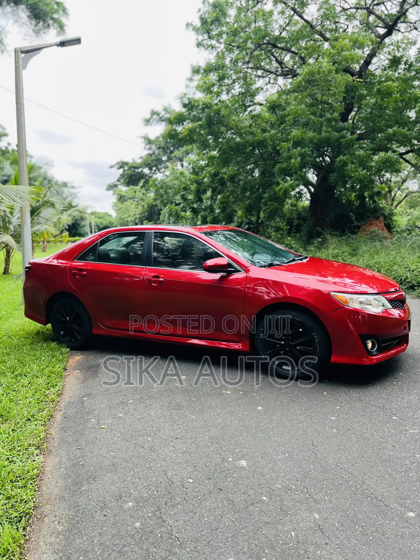 Toyota Camry XLE 4dr Sedan w/Prod. End 11/13 (2.5L 4cyl 6A) 2014 Red