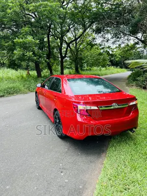 Toyota Camry XLE 4dr Sedan w/Prod. End 11/13 (2.5L 4cyl 6A) 2014 Red