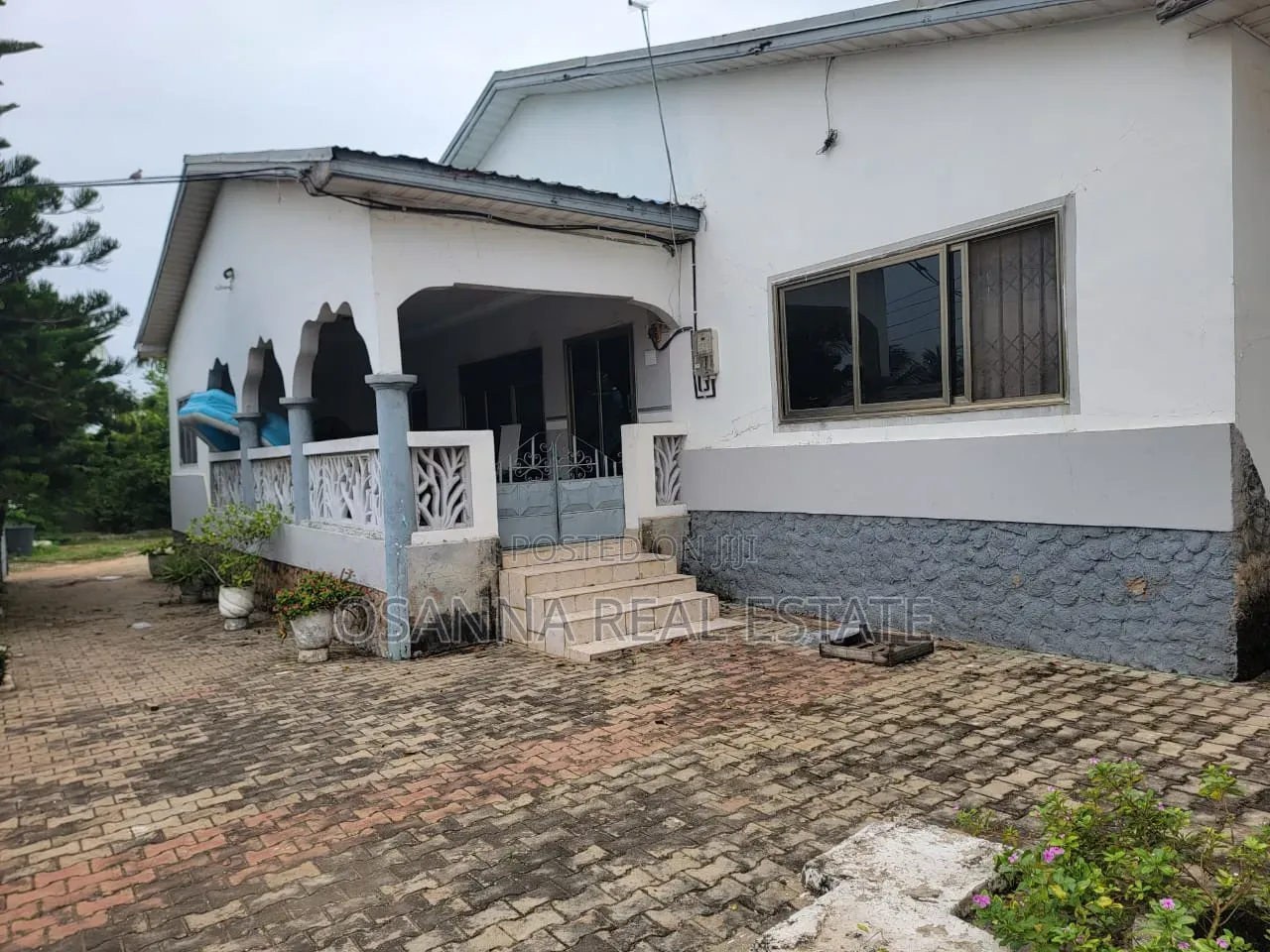 Furnished 4bdrm Apartment for sale