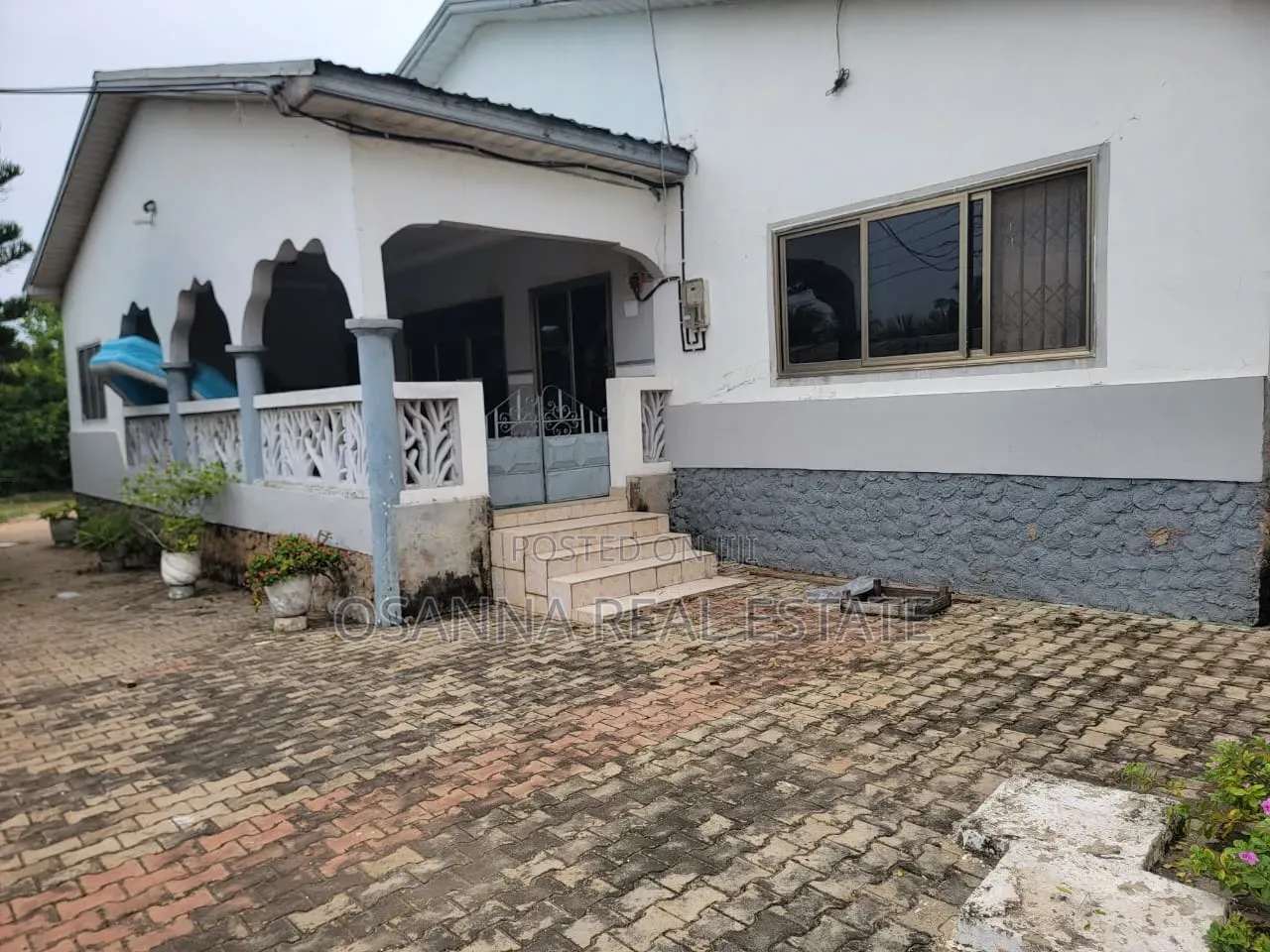 Furnished 4bdrm Apartment for sale