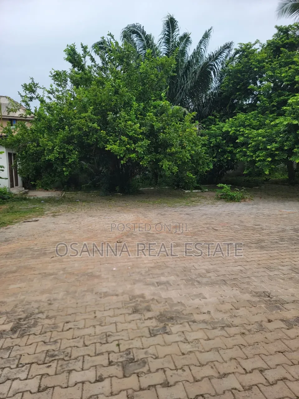 Furnished 4bdrm Apartment for sale
