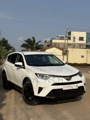 Toyota RAV4 LE Front-wheel Drive (2.5L 4cyl 6A) 2016 White