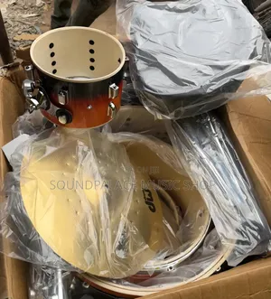 DW 5-Piece Drumset With 2cymbals