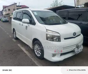 Toyota Voxy X L Edition 2WD 7-Seater 2013 White