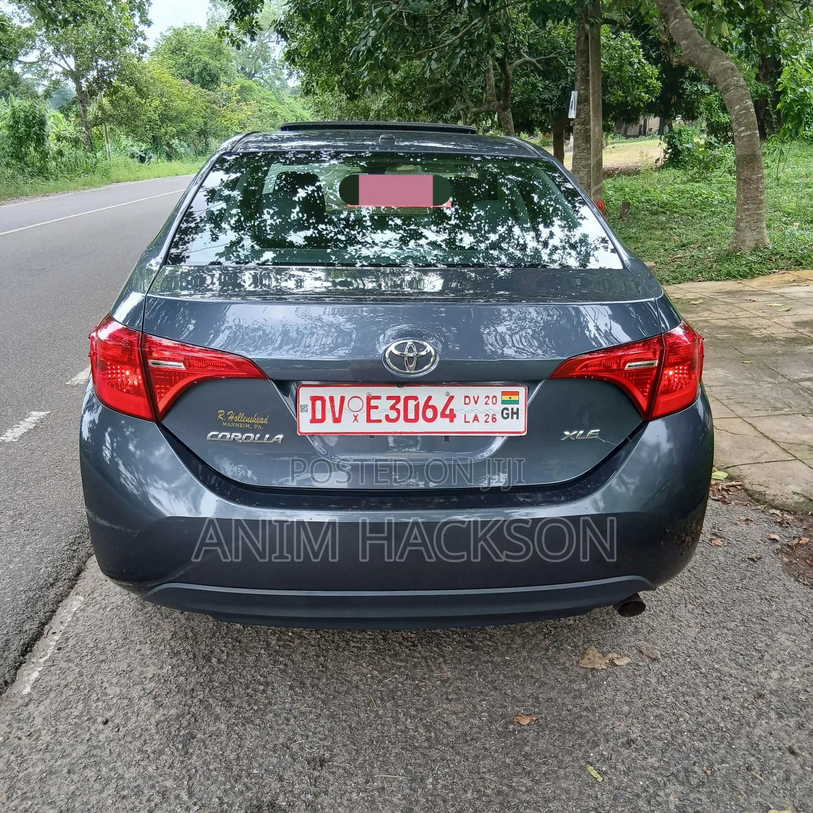 Toyota Corolla XLE (1.8L 4cyl 2A) 2018 Blue