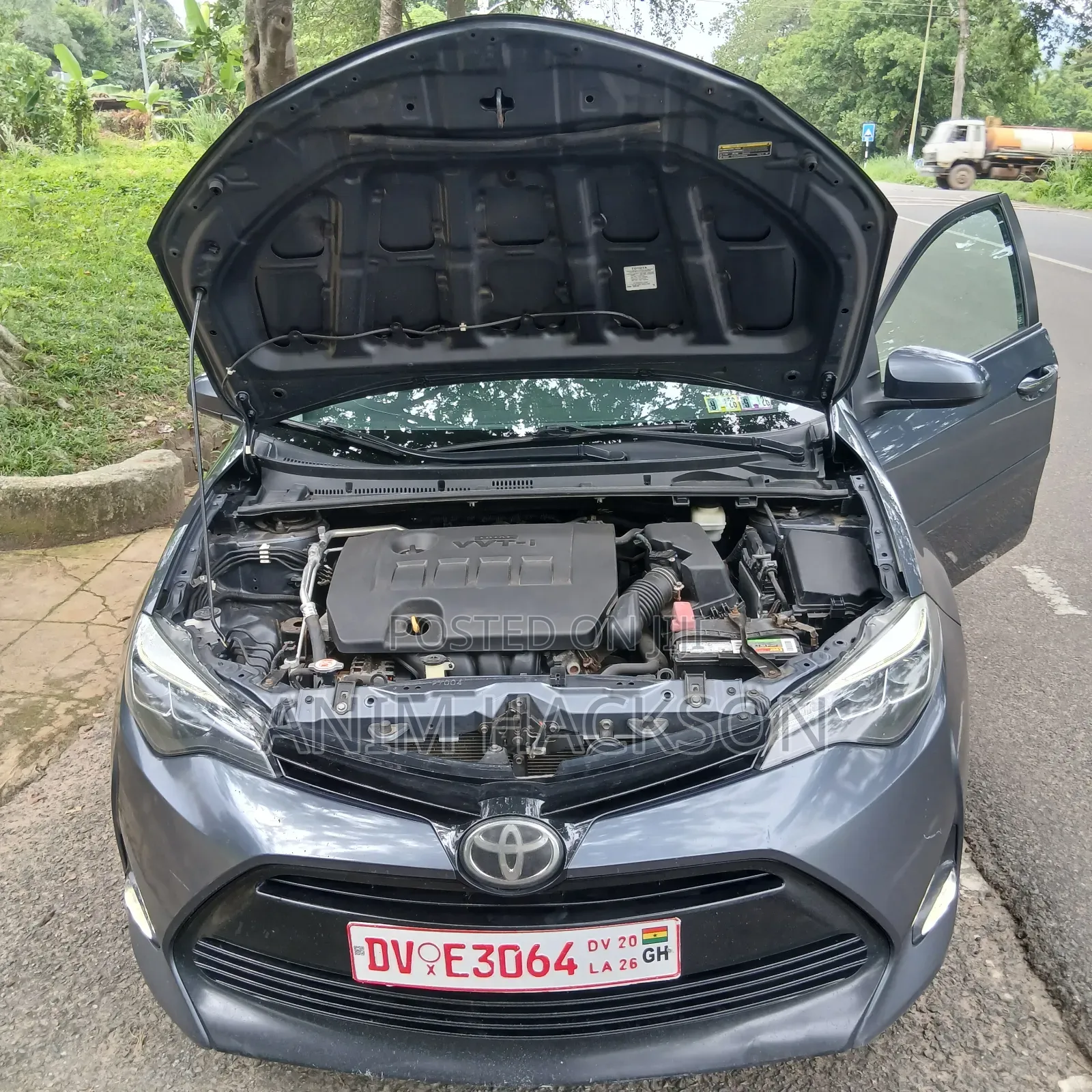 Toyota Corolla XLE (1.8L 4cyl 2A) 2018 Blue
